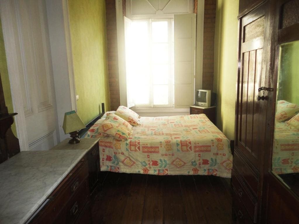 Triple Room with Shared Bathroom room - Image 2