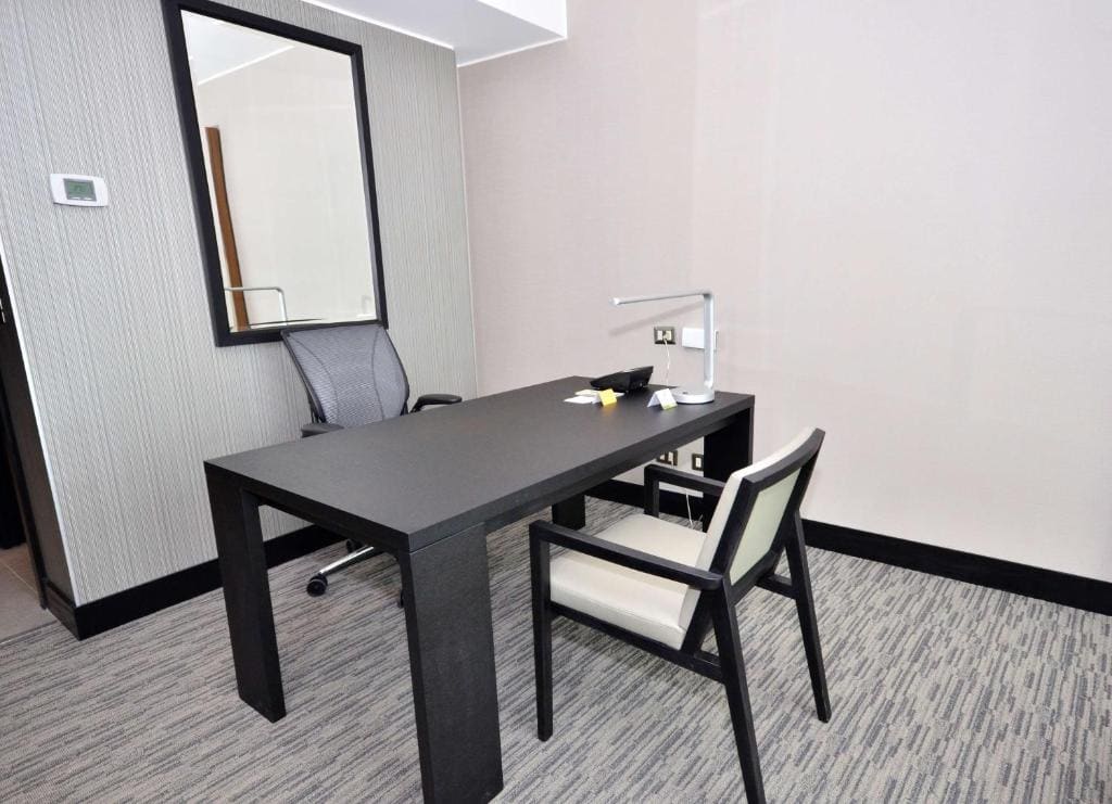 One-Bedroom King Suite room - Image 3