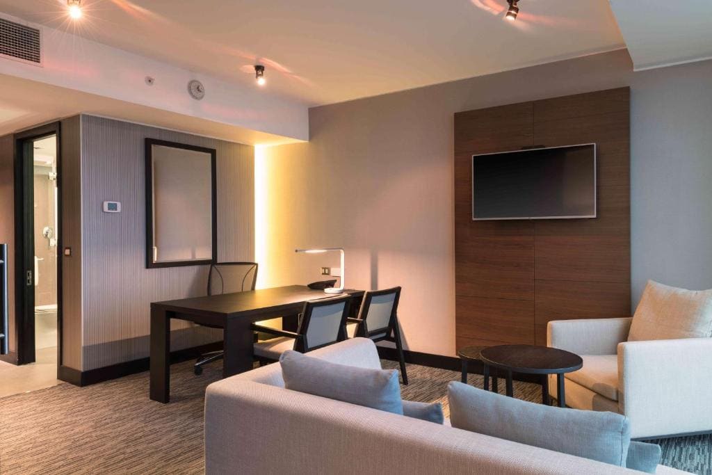 One-Bedroom King Suite room - Image 2