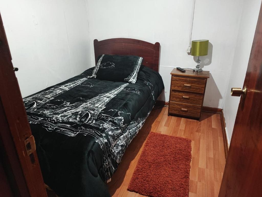 Single Room with Shared Bathroom room - Image 1