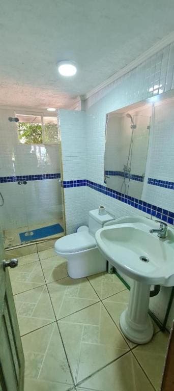 Double Room with Shared Bathroom room - Image 2