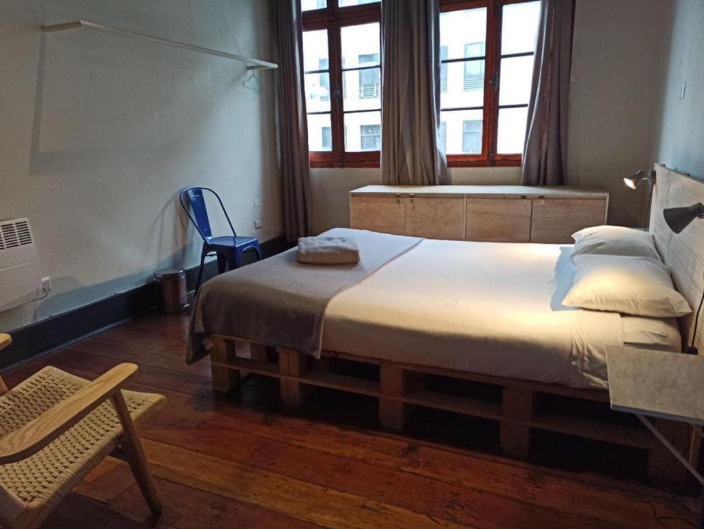 Queen Room with Shared Bathroom room - Image 2