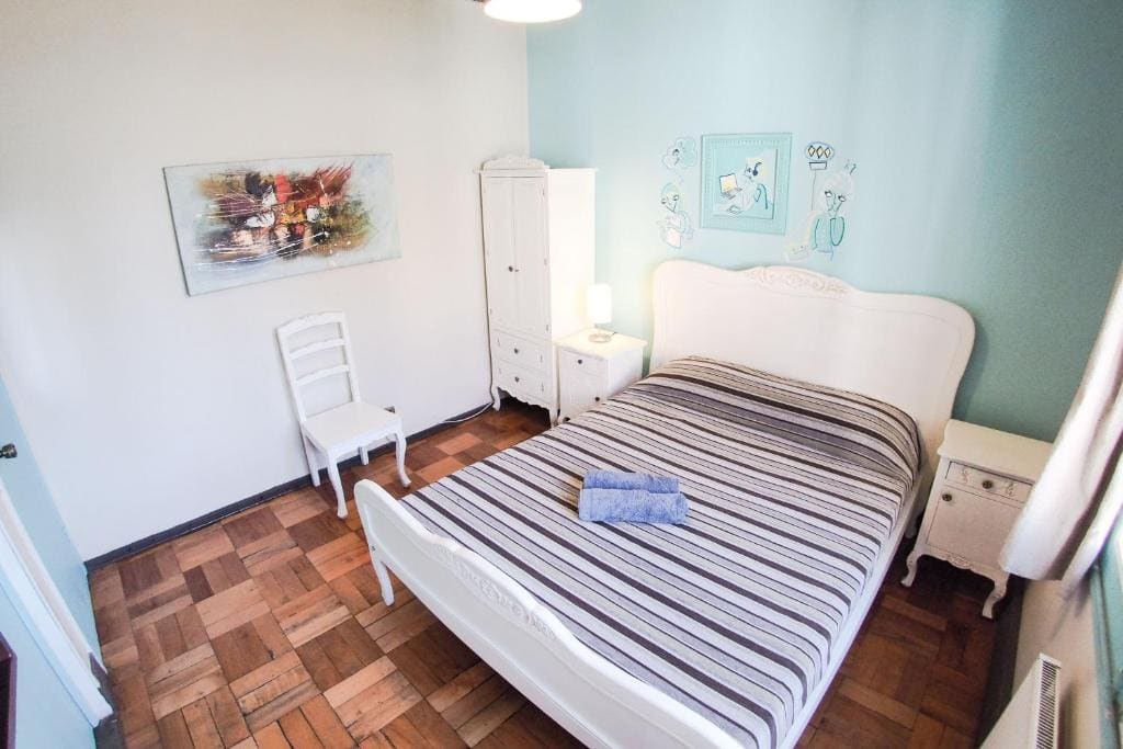 Double Room with Shared Bathroom room - Image 2