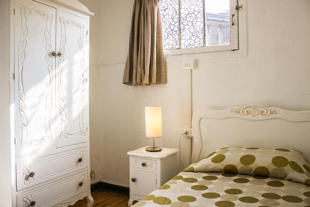 Single Room with Private Bathroom room - Image 3