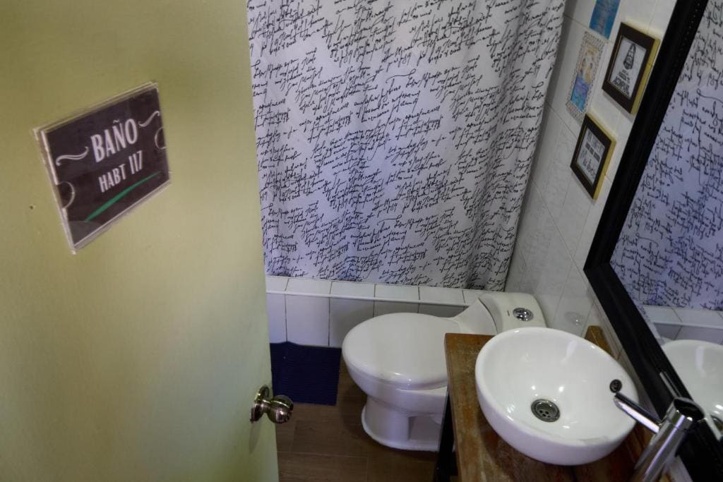 Single Room with Private External Bathroom room - Image 2