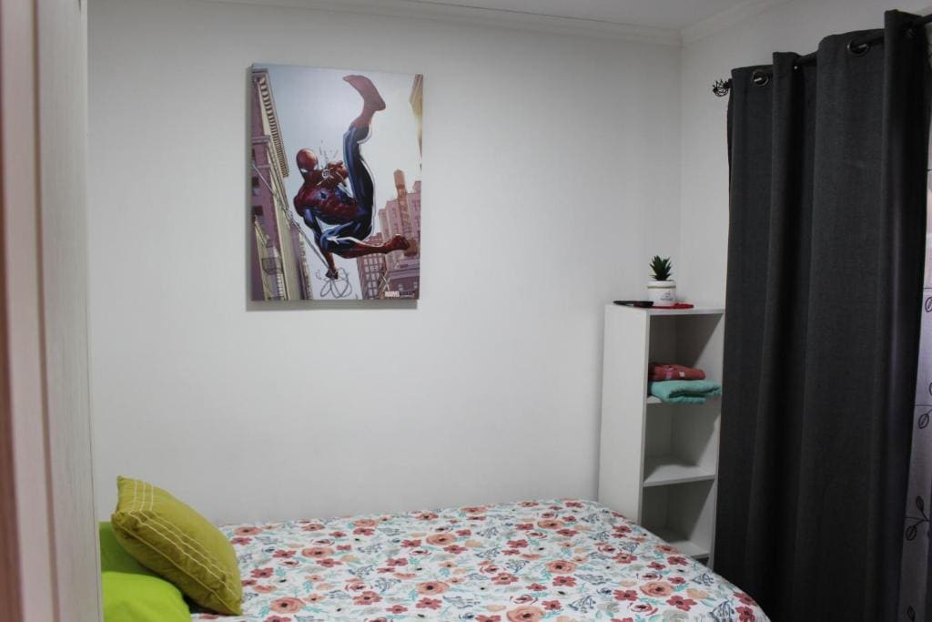 Single Room with Shared Bathroom room - Image 2
