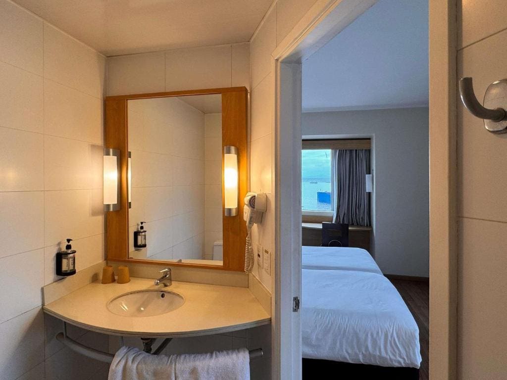 Twin Room with Sea View room - Image 1