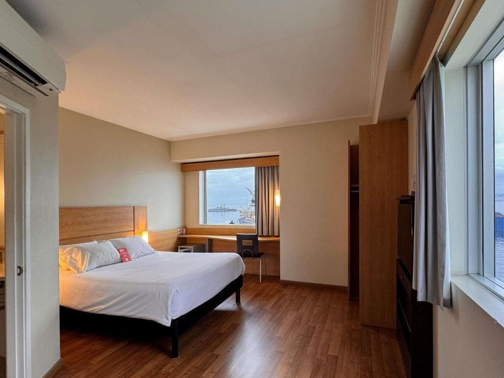 Queen Room with Sea View room - Image 3