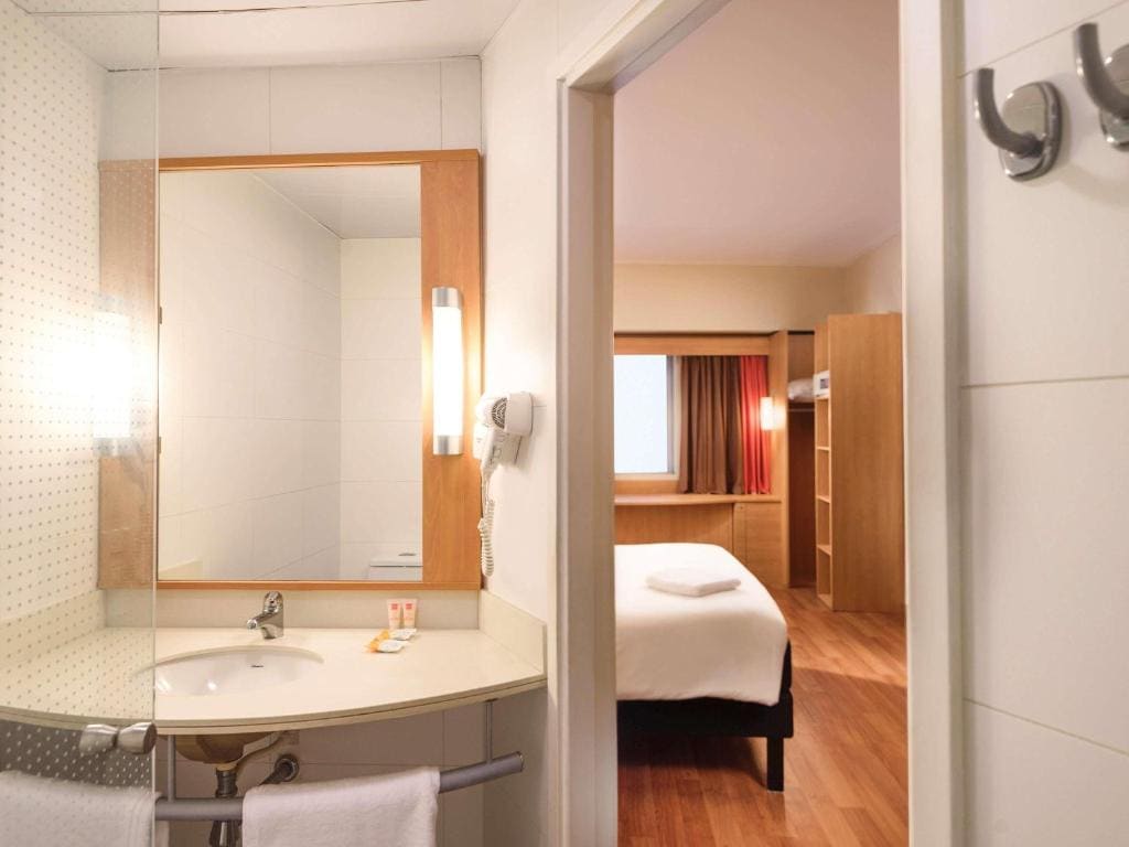 Standard Queen Room room - Image 3