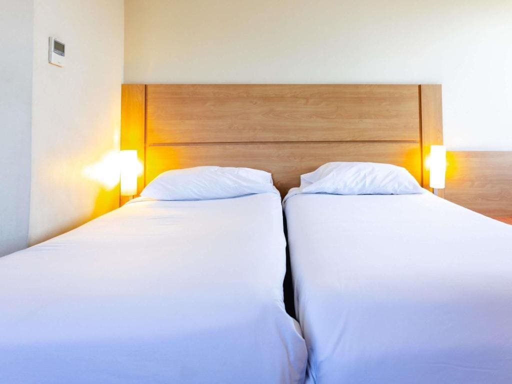 Standard Twin Room room - Image 2