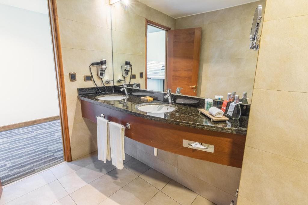 Superior Queen Room room - Image 1