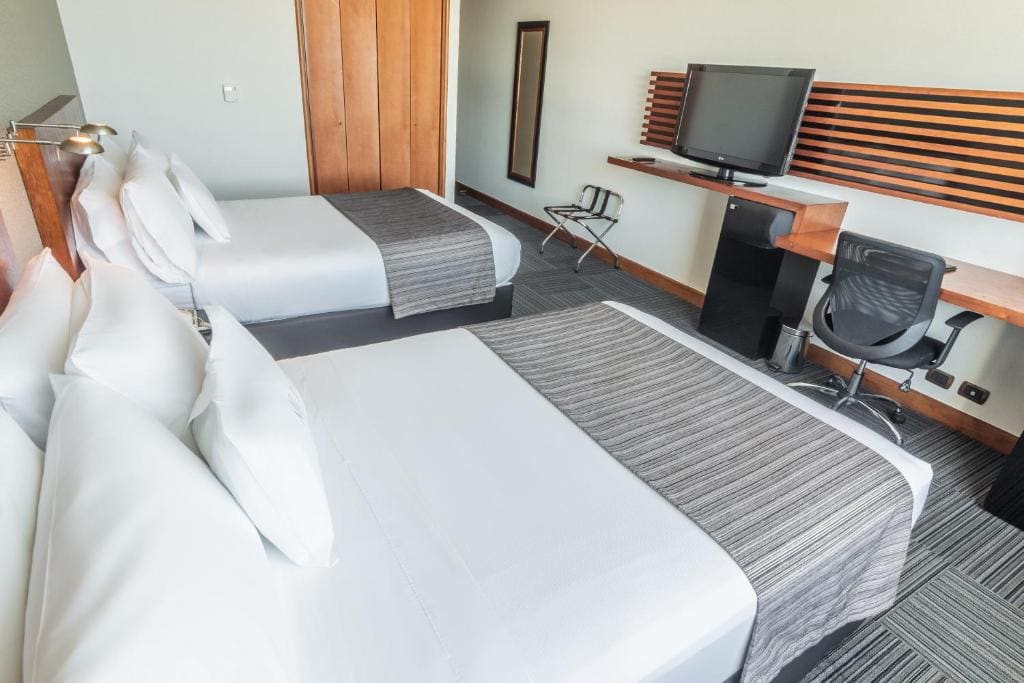 Superior Twin Room room - Image 3