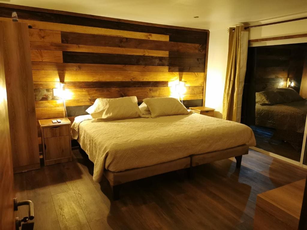 Deluxe King Room room - Image 1