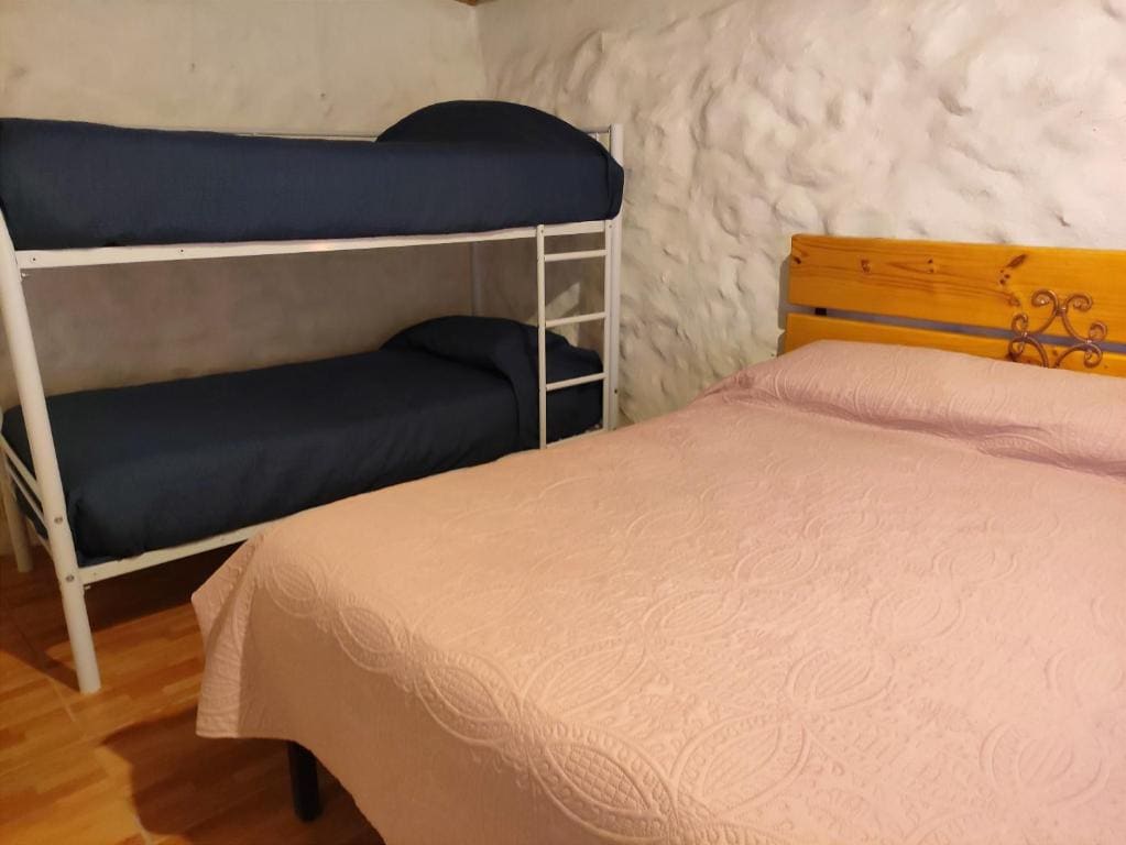 Quadruple Room with Private Bathroom room - Image 2