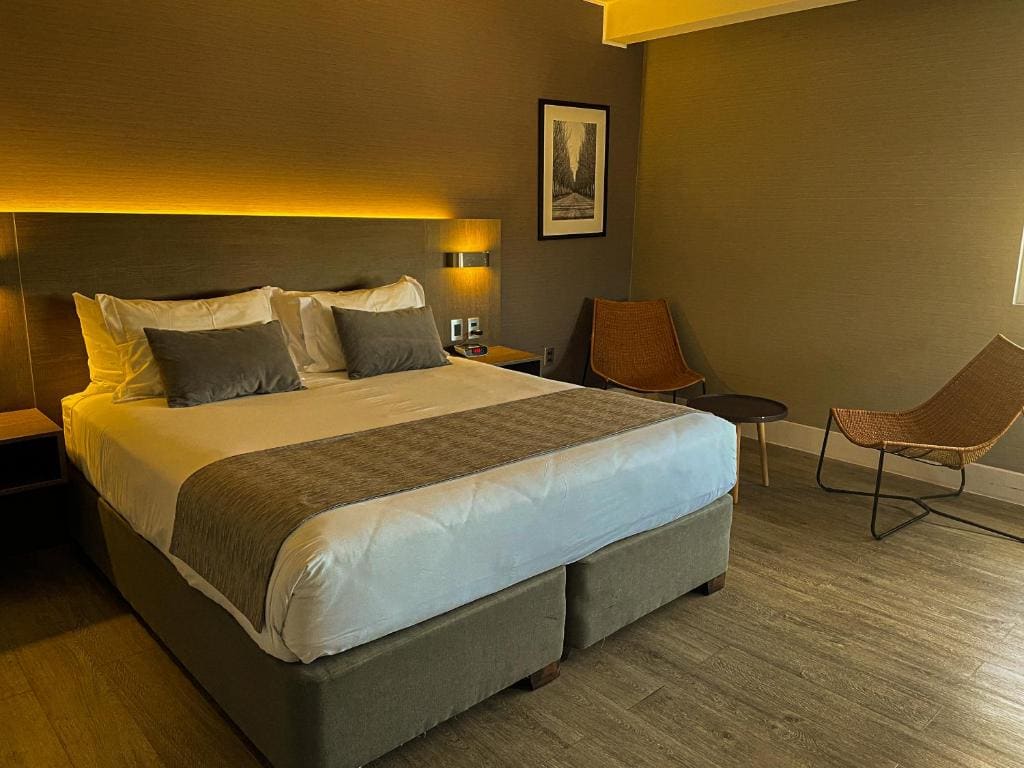 Business King Room - Non-Smoking room - Image 2