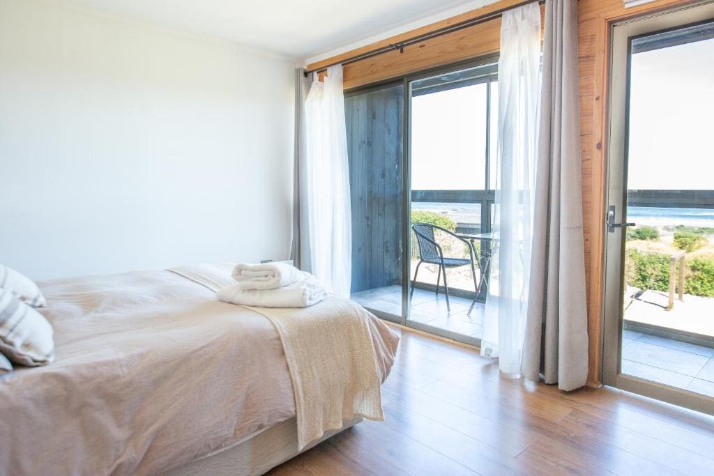 One-Bedroom Apartment room - Image 1