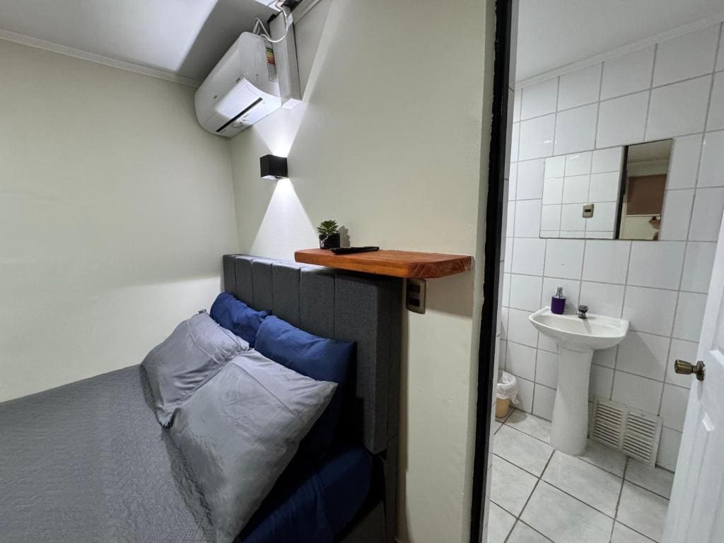 Deluxe Queen Room room - Image 2