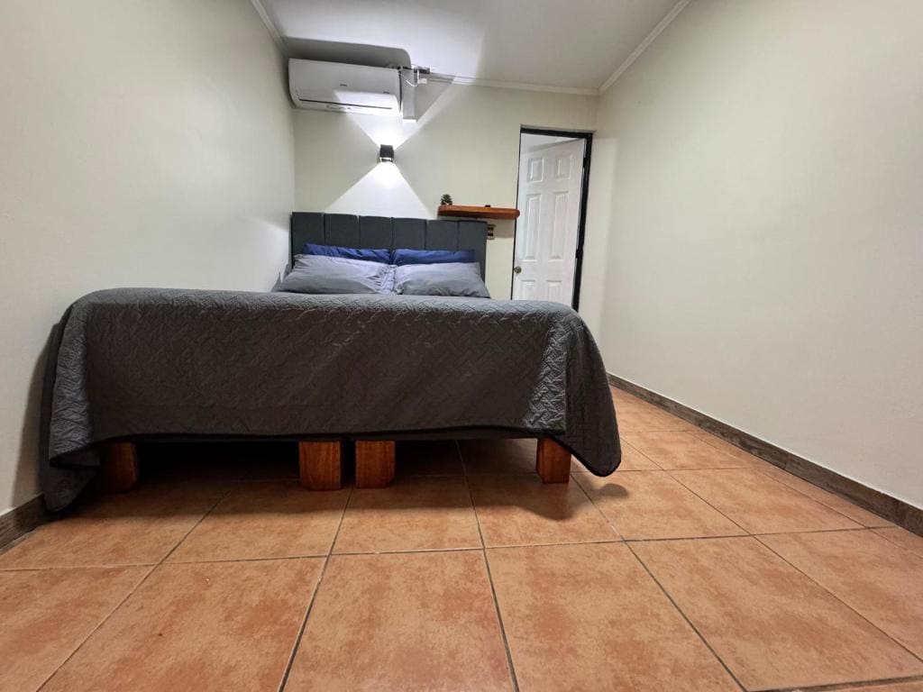Deluxe Queen Room room - Image 1