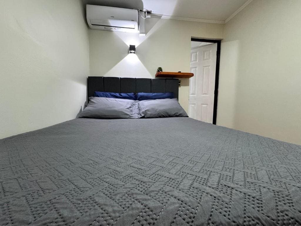 Deluxe Queen Room room - Image 3