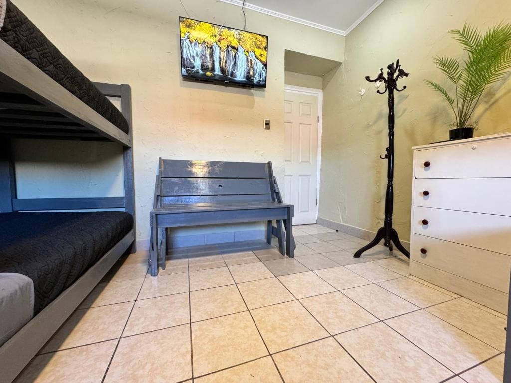Deluxe Family Room room - Image 1