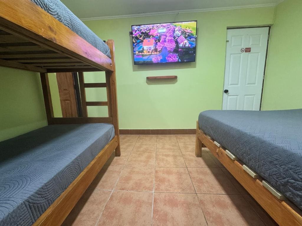 Deluxe Family Room room - Image 3