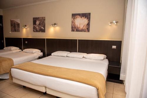 Superior Family Room room - Image 3