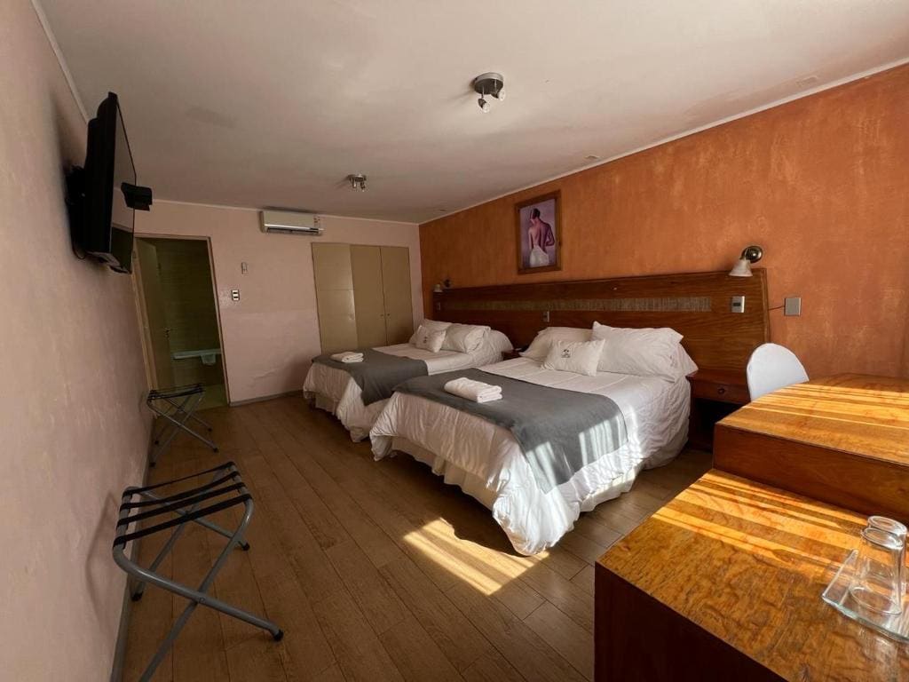 Superior Twin Room room - Image 2