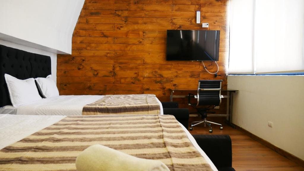 Classic Quadruple Room room - Image 2