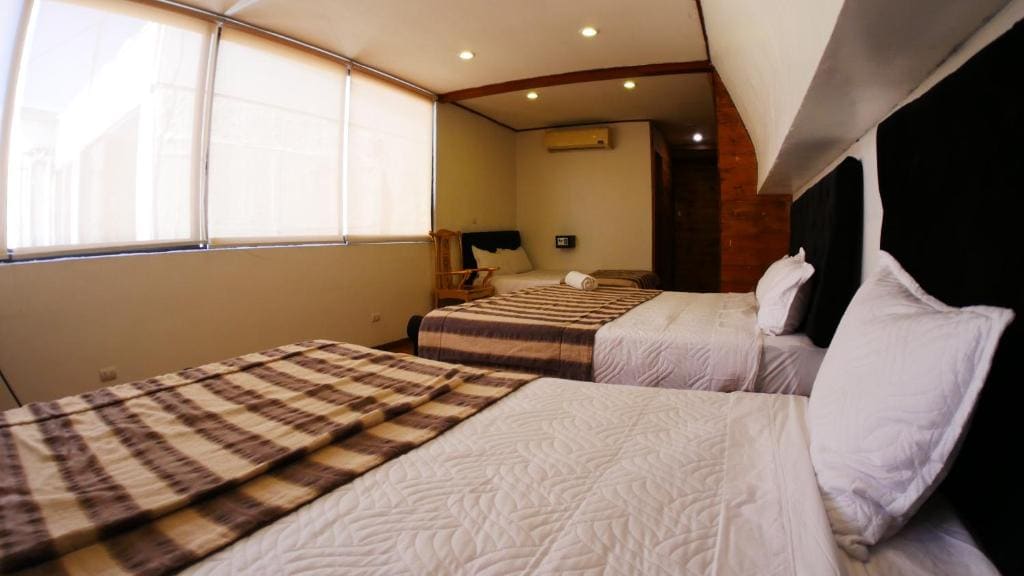 Classic Quadruple Room room - Image 3