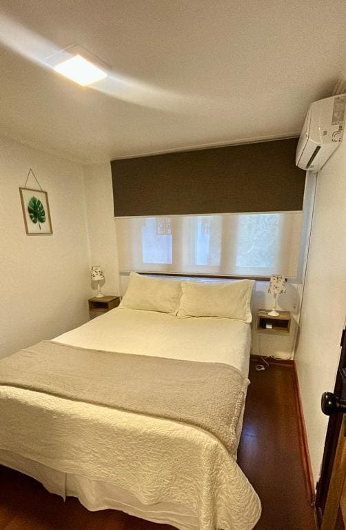Small Double Room room - Image 2