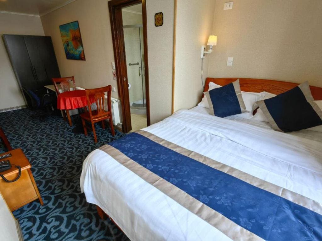 Deluxe Room room - Image 2
