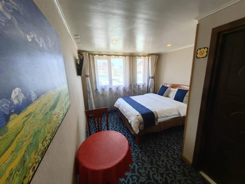 Comfort Quadruple Room room - Image 3