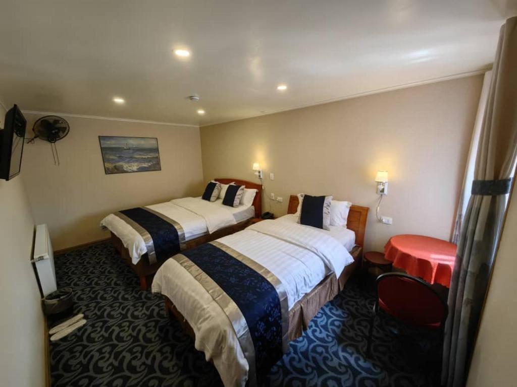 Comfort Quadruple Room room - Image 2