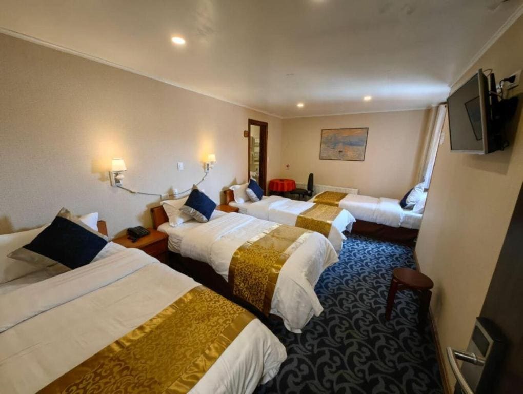 Classic Quadruple Room room - Image 1