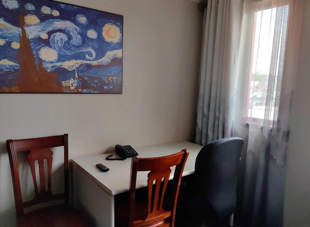 Family Room with Private Bathroom room - Image 3