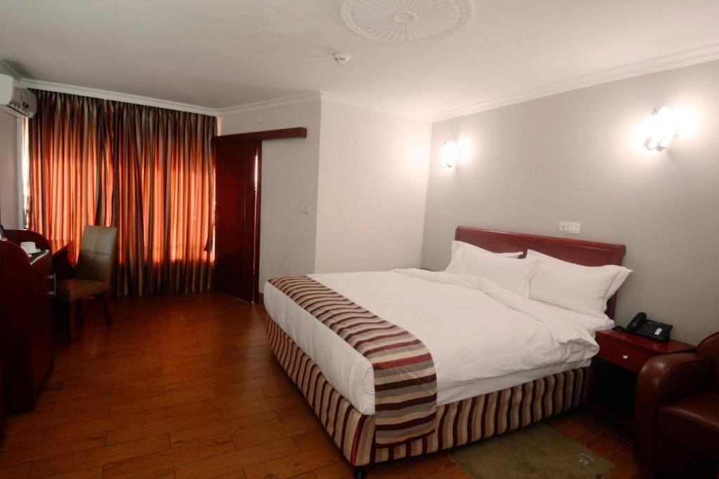 Suite Deluxe room - Image 2