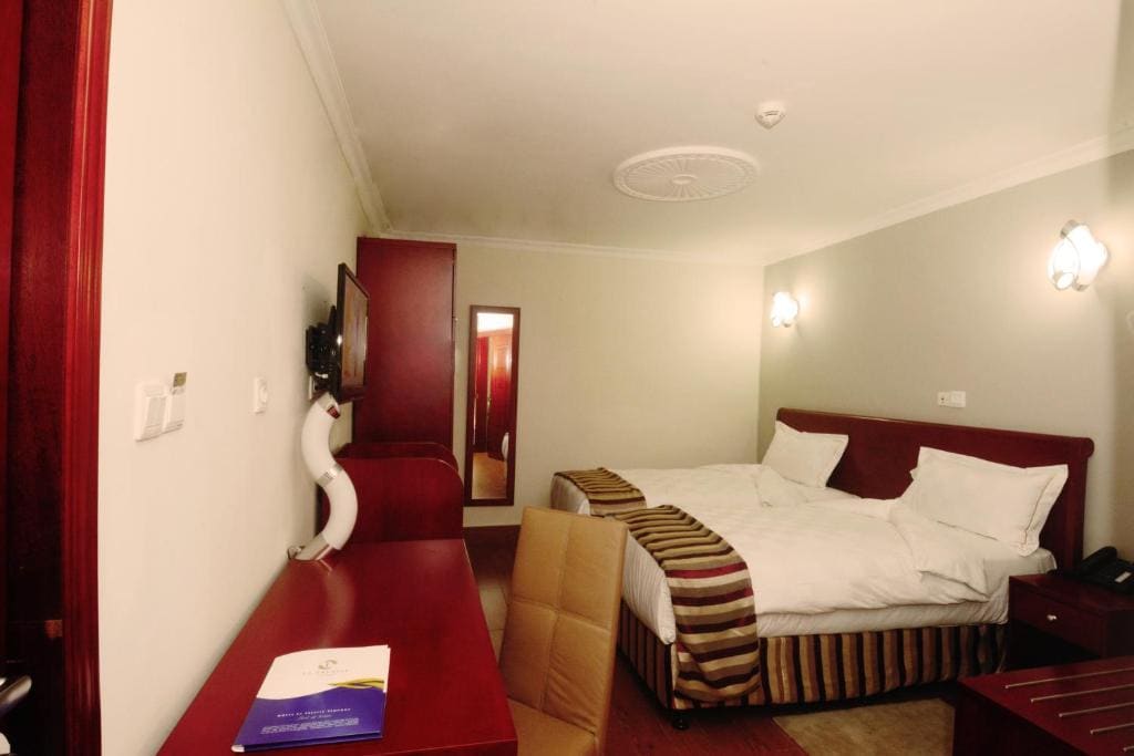 Large Twin Room room - Image 1