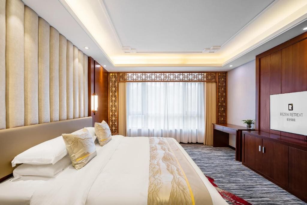 One-Bedroom Suite room - Image 3