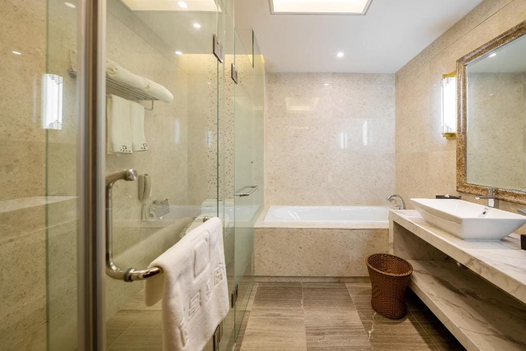 One-Bedroom Suite room - Image 2