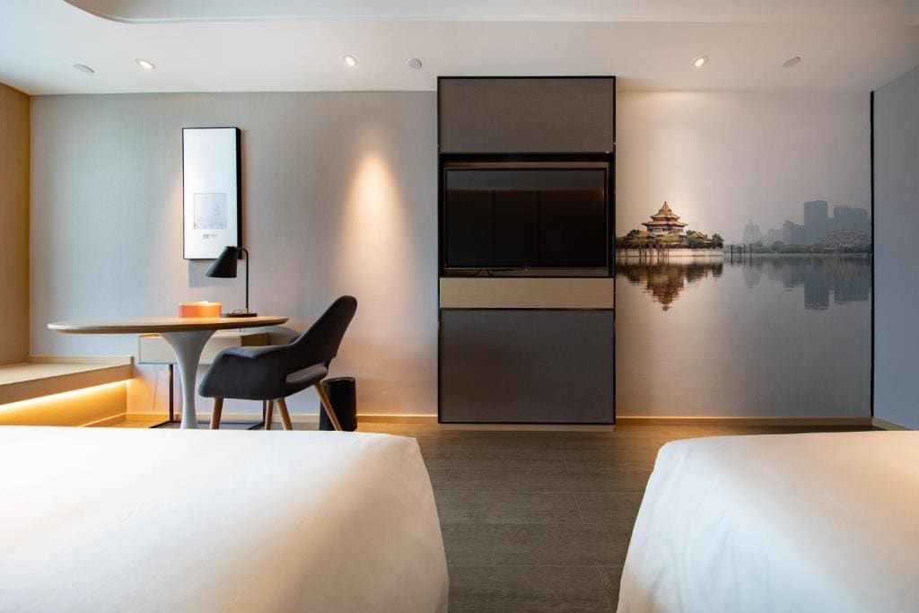 Superior Twin Room room - Image 3