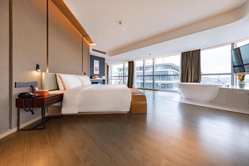Jimu Suite with City View room - Image 1