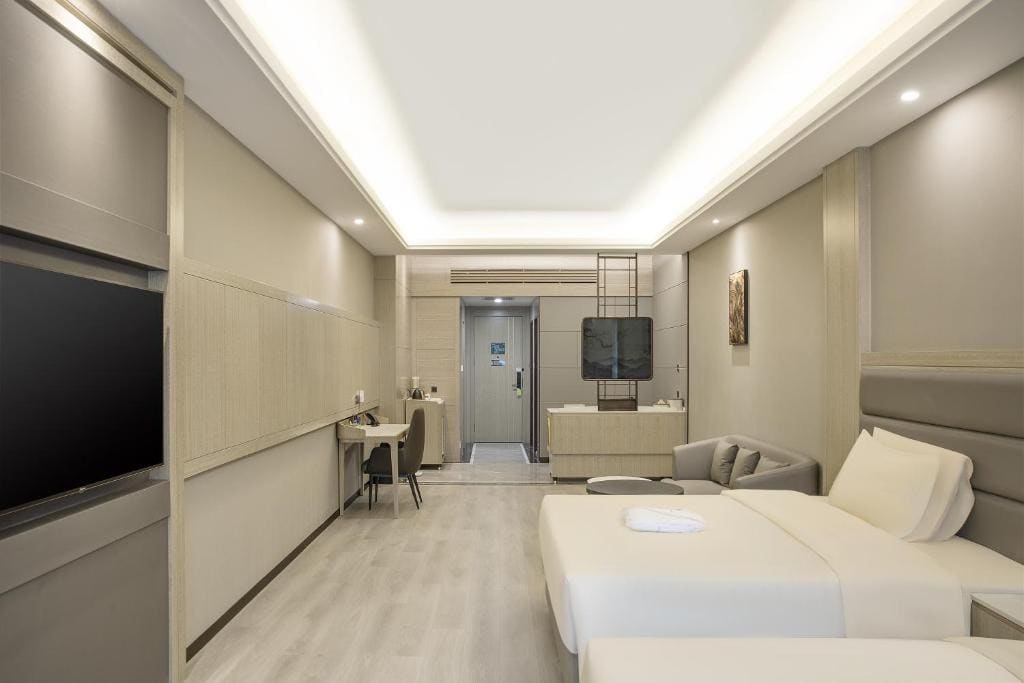 Deluxe Family Room room - Image 1