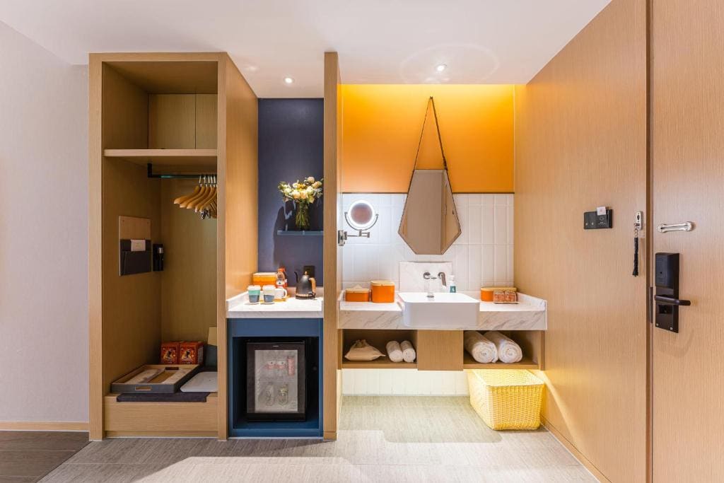 Executive Family Room room - Image 3