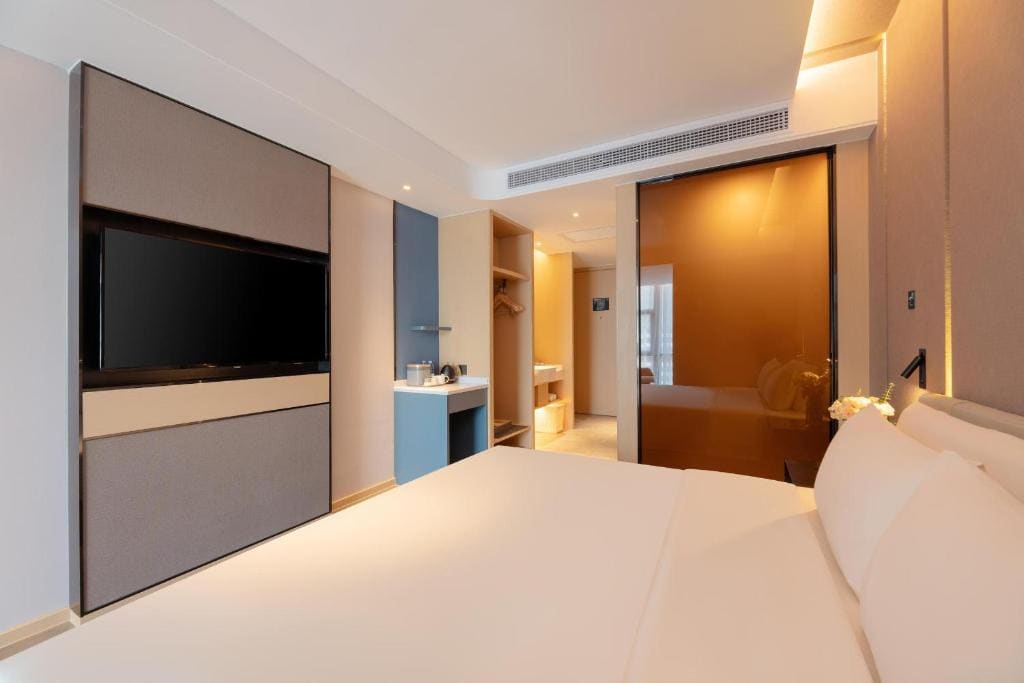 Elegant Double Room room - Image 3