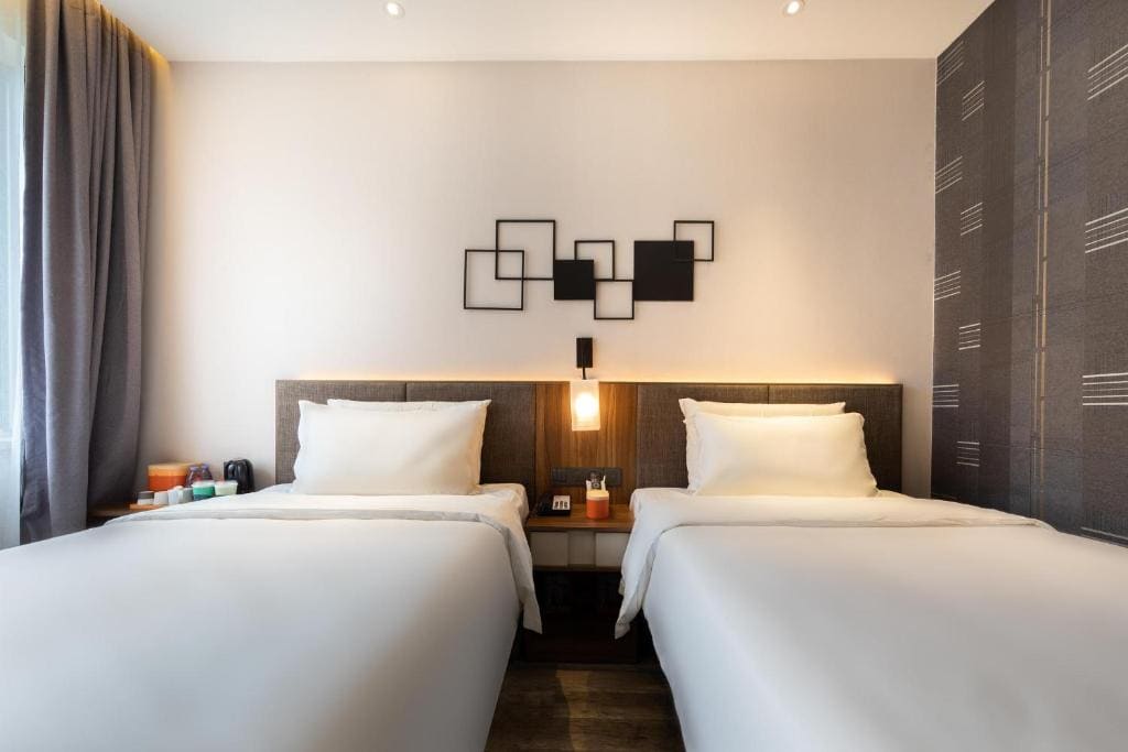 Large Twin Room room - Image 1