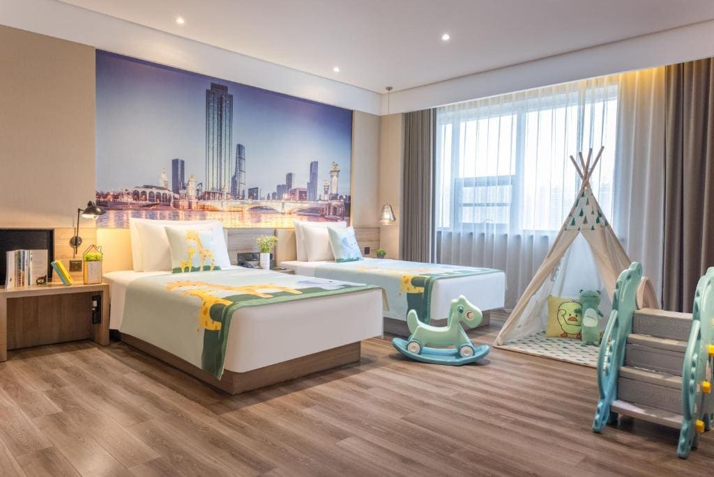 Family Room room - Image 3