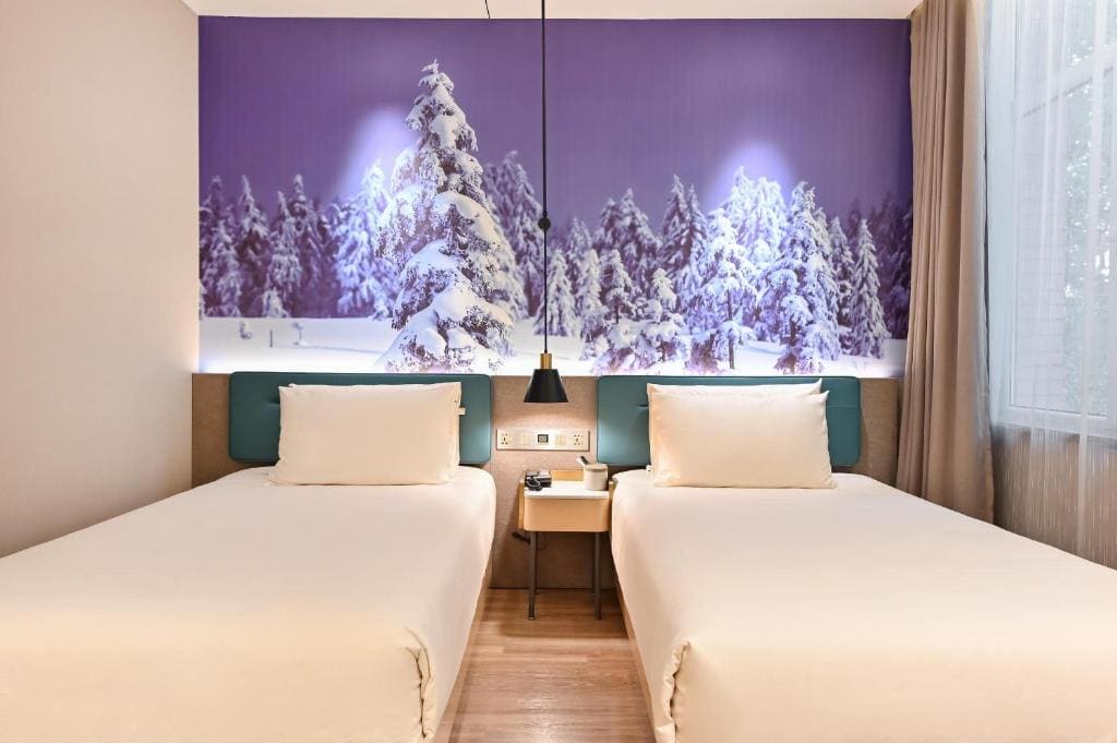 Elegant Twin Room room - Image 2