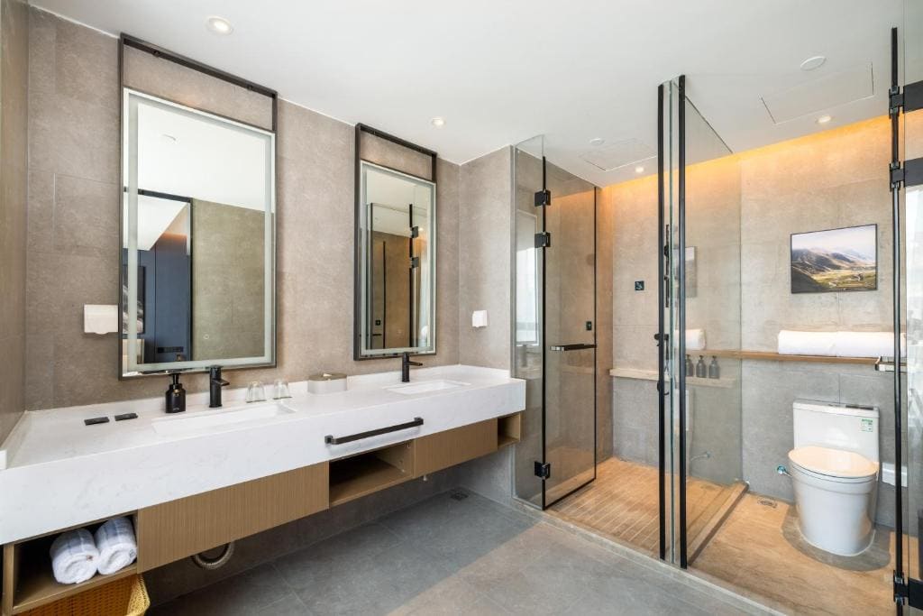Jimu Suite with Bathtub room - Image 3