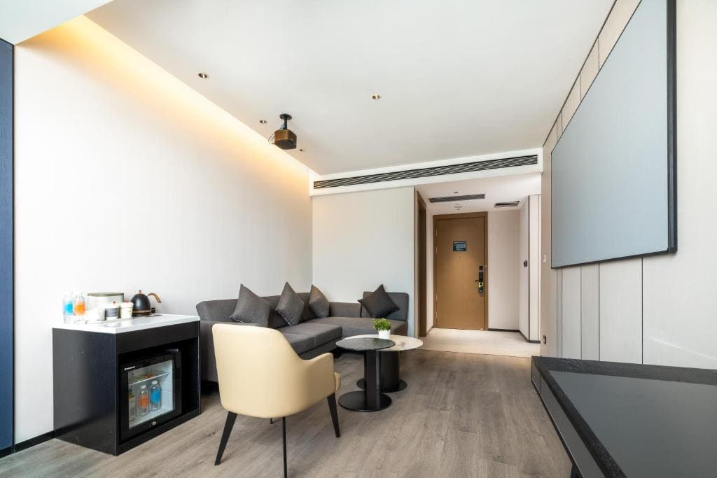 Jimu Suite with Bathtub room - Image 1