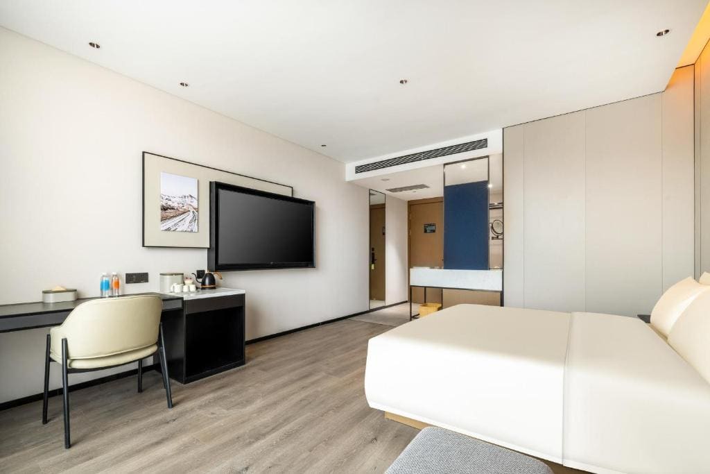 Deluxe Double Room with City View room - Image 3